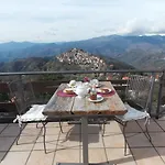 Le Camelie Del Bosco Bed & Breakfast