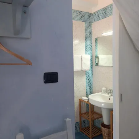 Le Camelie Del Bosco Bed & Breakfast Baiardo