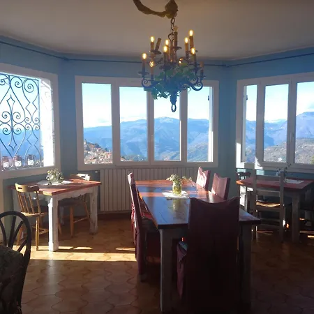 Le Camelie Del Bosco Bed & Breakfast