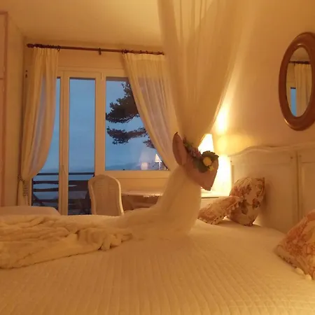 Le Camelie Del Bosco Bed & Breakfast