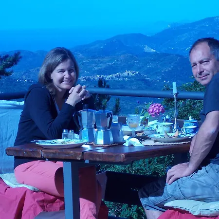 Le Camelie Del Bosco Bed & Breakfast Baiardo