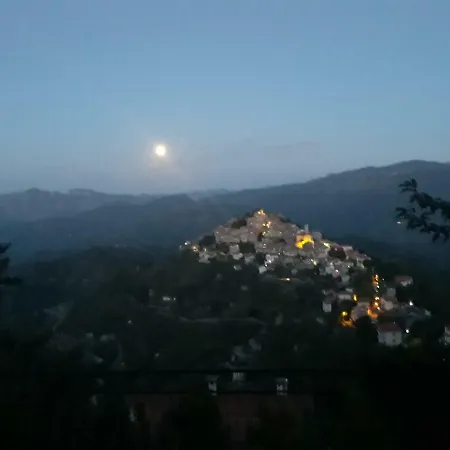 Le Camelie Del Bosco فندق مبيت وإفطار 3*