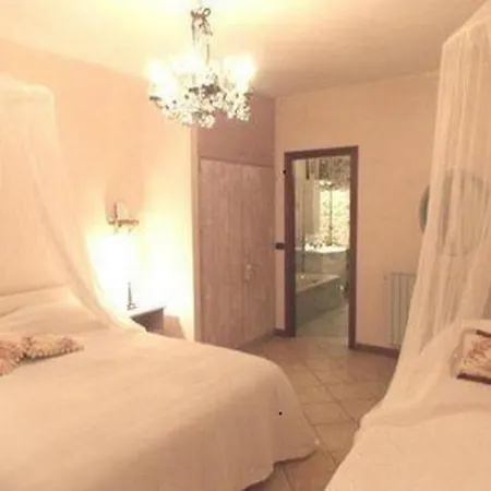 Bed & Breakfast Le Camelie Del Bosco 3*
