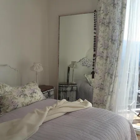 Le Camelie Del Bosco Bed & Breakfast