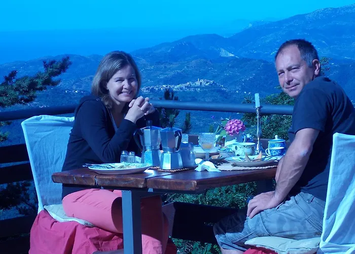 Le Camelie Del Bosco Bed and breakfast Baiardo